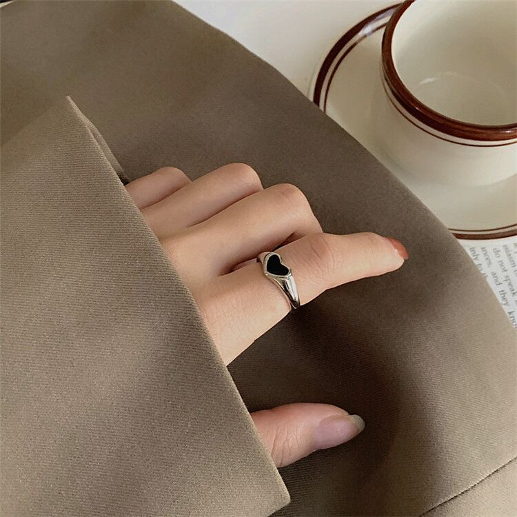 Anillo ajustable de corazón abierto de metal negro al por mayor